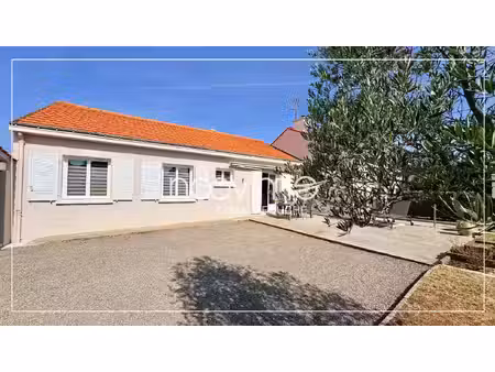 maison de plain-pied 4 chambres terrain de 828 m2