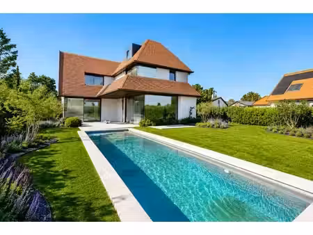 villa neuve exclusive et non meublée avec piscine  située au