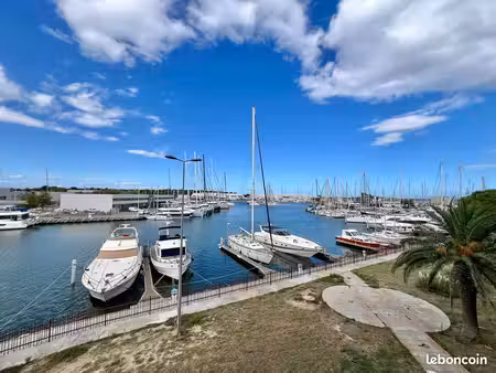 magnifique t2 vue sur la marina