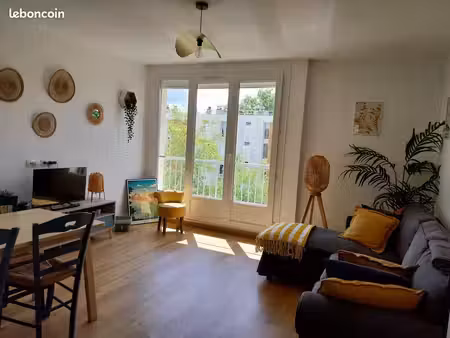chambre à rezé idéalement située dans appartement meublé
