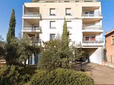 t2 de 43 m2 à decines avec balcon   cave et parking