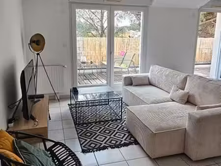 t2 meublé très lumineux + grande terrasse 11 m² – dernier étage
