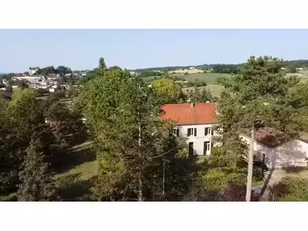 vente maison 8 pièces 188 m² à montmoreau (16190)  250 000 €