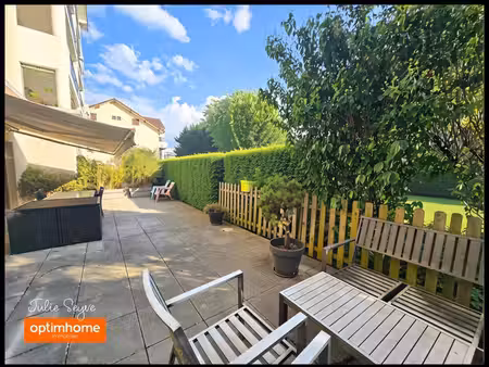 t3 cessy centre en rez-de-jardin avec terrasse de 57 m²  garage  cave et parking