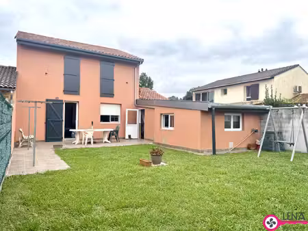 maison t4 en très bon état  avec terrasses  jardins et garag