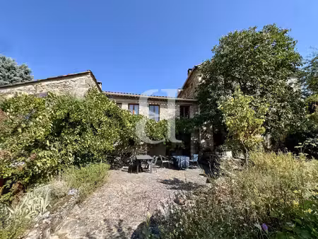 mas à vendre dans un village pittoresque de la drôme provença