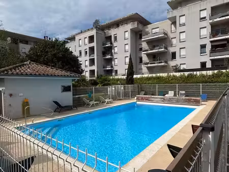 t2 bj balcon stationnement et piscine ref. : la2423