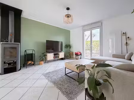 a vendre - maison familiale non mitoyenne de 110 m²  3 chambres  jardin et garage à mozé-s