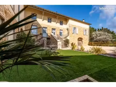 bâtisse en pierres 207m2