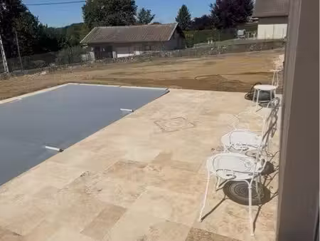 maison avec piscine et grand terrain