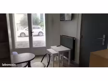 getigné  studio meublé  terrasse