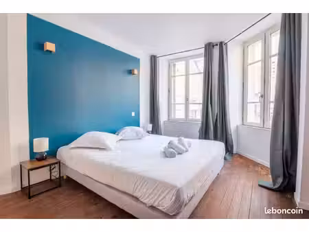 studio à louer  avec salon  cuisine  et buanderie  communes à disposition  en hyper centre