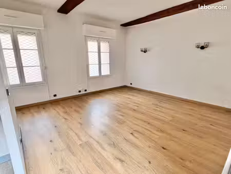 magny en vexin   beau t2 avec petite cour fermée