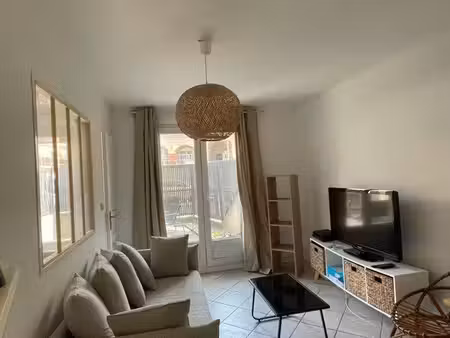 f1 meublé avec terrasse et parking
