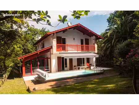 location à l’année – maison de 146 m² de référence – piscine  terrasse  cave  garage