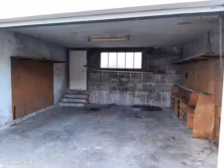 garage grand stockage idéal artisan