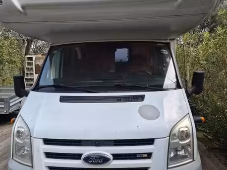 stationnement camping-car autorisé gratuitement dans propriété fermé