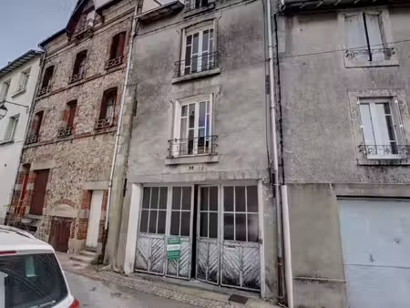 maison de centre bourg  85m2 hab.  3 chambres  garage et jar