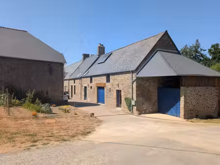 mellé (35) : longère de caractère rénovée (5 pièces) avec gîte indépendant  dépendances et