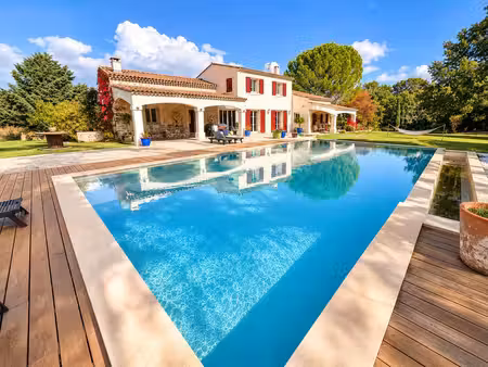 magnifique propriété à trets au calme sur parcelle de 4358 m²