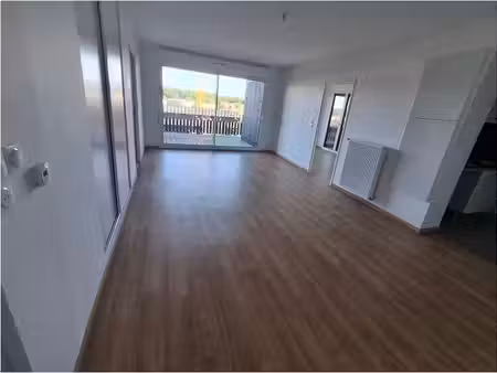 t3 70 m² à louer à cornebarrieu – résidence récente avec balcon et deux parkings