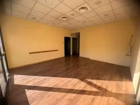 location commerce 3 pièces 79 m² à aix-en-provence (13090)