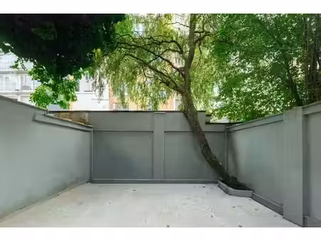 maison de maître de caractère avec jardin urbain  en plein c
