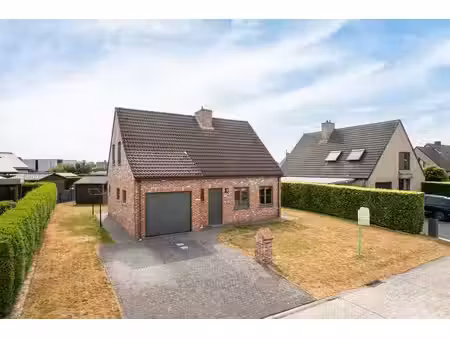 zeer goed onderhouden alleenstaande woning gelegen in een...