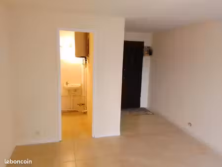 studio18 m2 30000e secteur hopital cour foucault