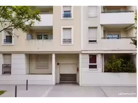 garage fermé 13m2 - charpennes