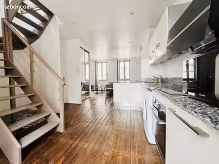 a louer : superbe appartement t2 en duplex – meublé et lumineux - entièrement rénové – 55 