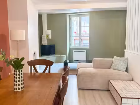 appartement 100 m² – 3 chambres – terrasse 16 m² – hyper-centre d’auray