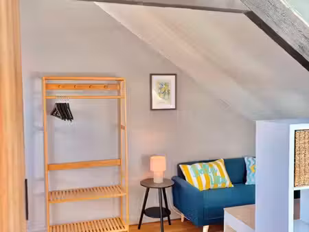 studio meublé rénové à 50 m du port de paimpol : 14 06 m² carrez / environ 23 m² au sol