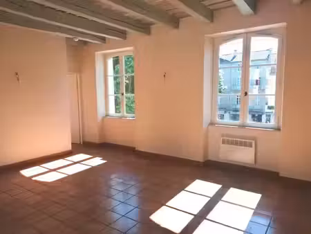 location appartement 2 pièces 43 m² à cahors (46000)