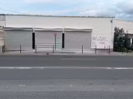 local commercial divisible en 3 locaux