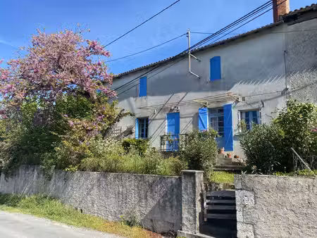 maison de charme avec piscine chauffée dans un cadre idyllique