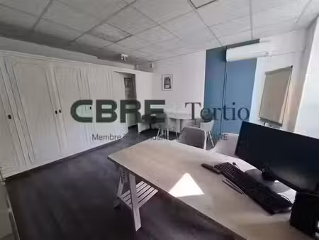 location bureau amboise 58 m²