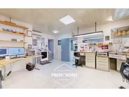 a vendre local 93m2 quartier axium aix