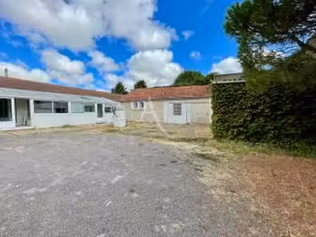 vente maison à grues (85580) : à vendre / 180m² grues