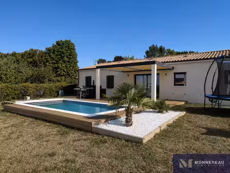 maison contemporaine de plain-pied avec piscine