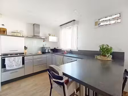 appartement miramas balcon et place de parking
