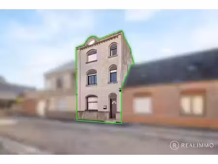 op te frissen woning met 3 slaapkamers en binnenkoer te celles