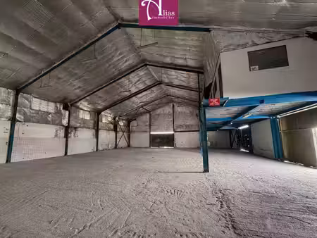 à louer - dépôt de 700 m2 avec mezzanine petit-pérou  les