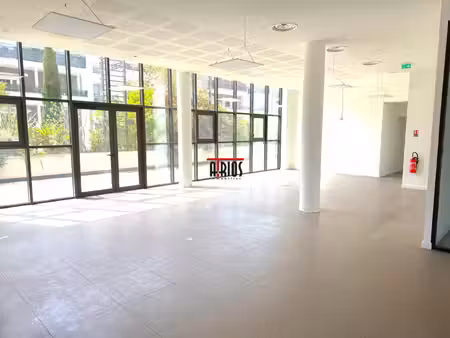 location local commercial