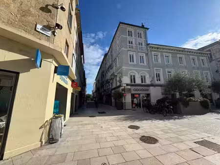 location commerce valence 26000 51m²