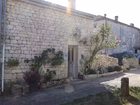 maison de village avec cour de 30 m2