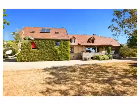 maison en pierres de 120 m2 avec 5112 m2 de terrain saint emiland (71)