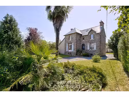 belle maison d'époque et sa piscine à quessoy