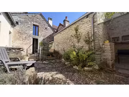maison avec activité de gîte – dépendances et terrain clos