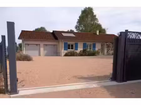 villa de plain-pied très bien entretenue (104 m²) – pièce de vie avec cuisine ouverte de 6